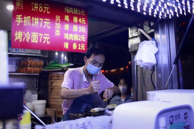媒体：西贝应该向鸡排哥取经 真诚胜过营销