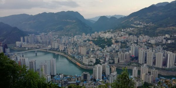 辉煌国际 在重庆小面王国 他们另立山头吃米粉 | 十月行记
