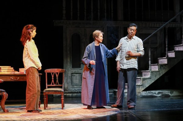 沪深策略 《小郡之秋》上演 北京人艺三代演员同台